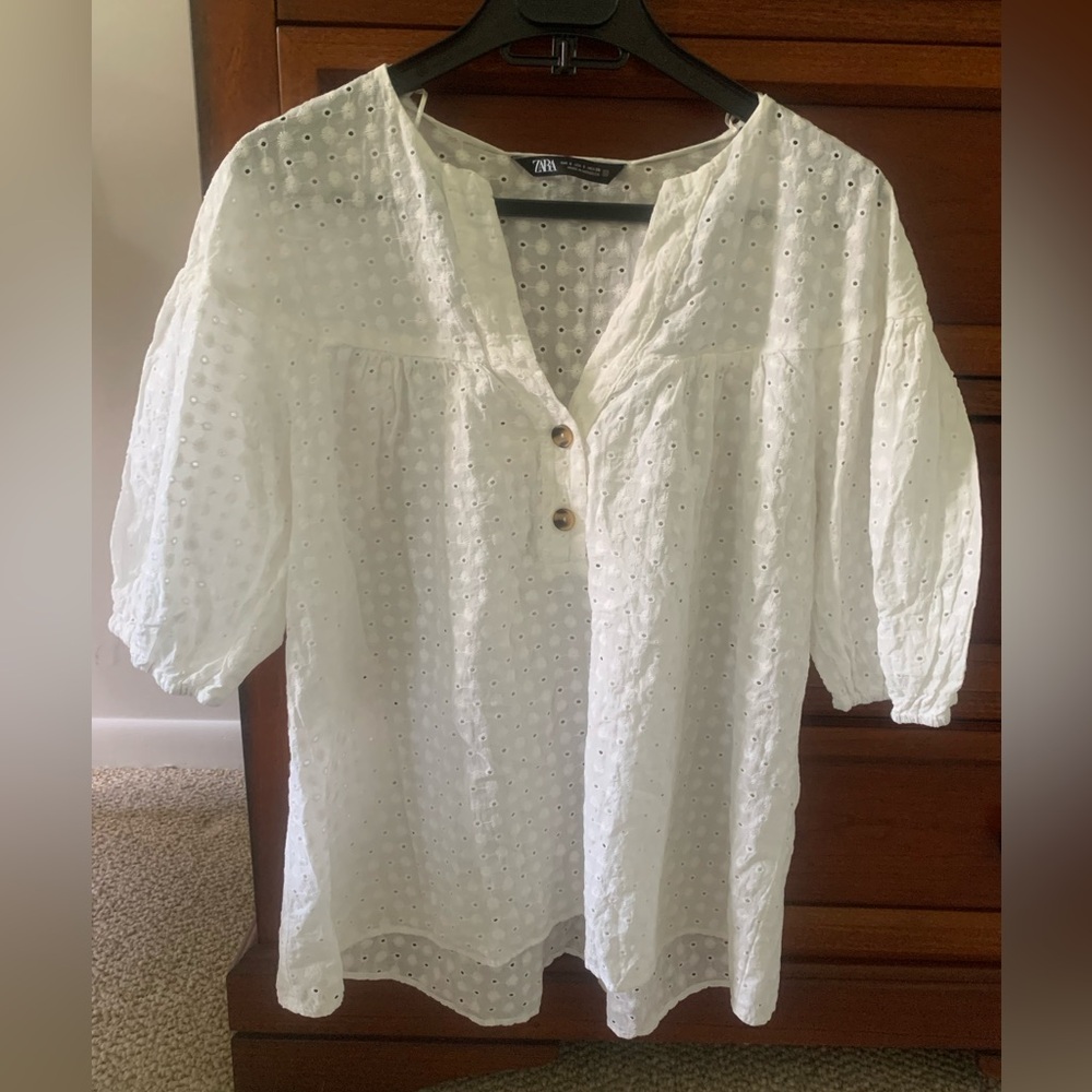 New without tag! Zara women puff sleeve white embroidered eyelet top